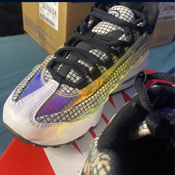 Nike Shoes - Picture 3 of 3